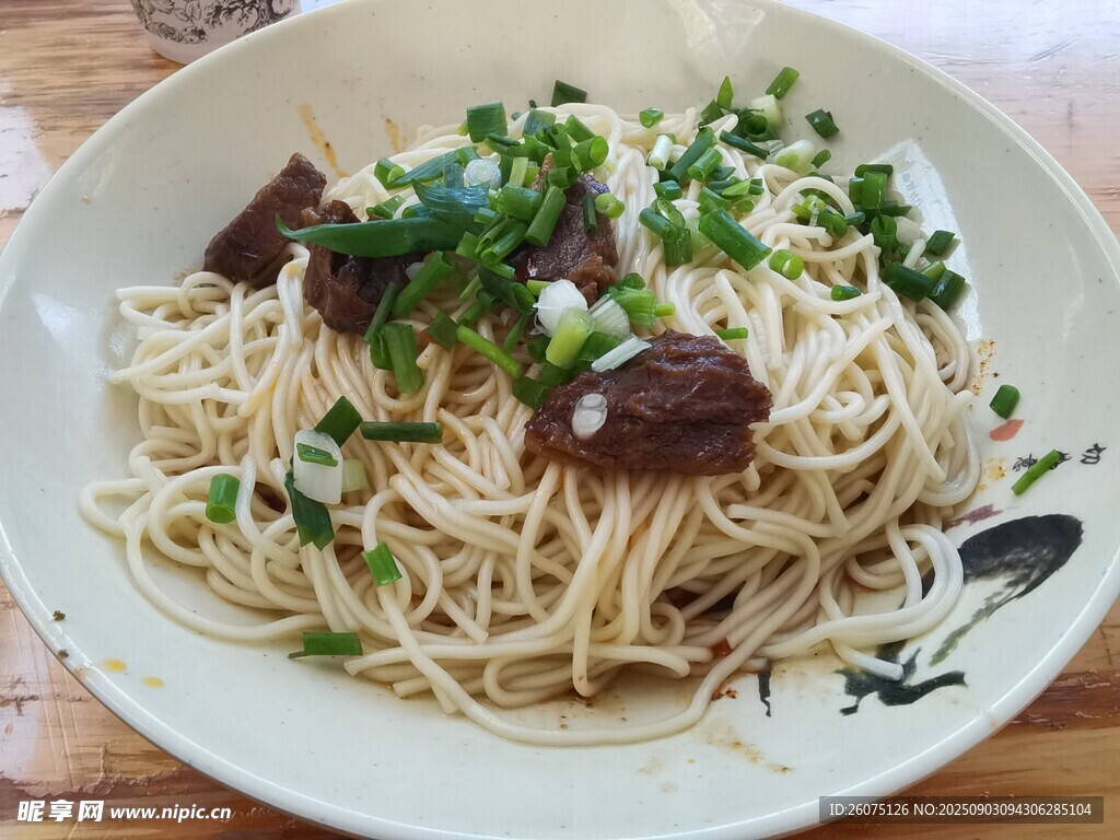 牛肉葱花拌面