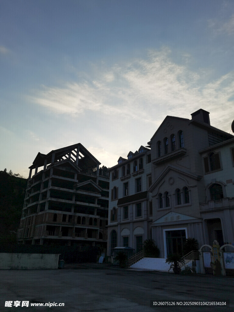 黄昏下的欧式建筑群