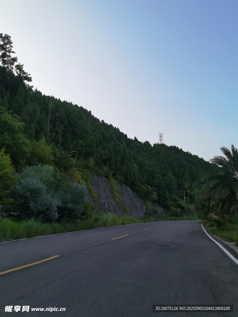 山间公路景色