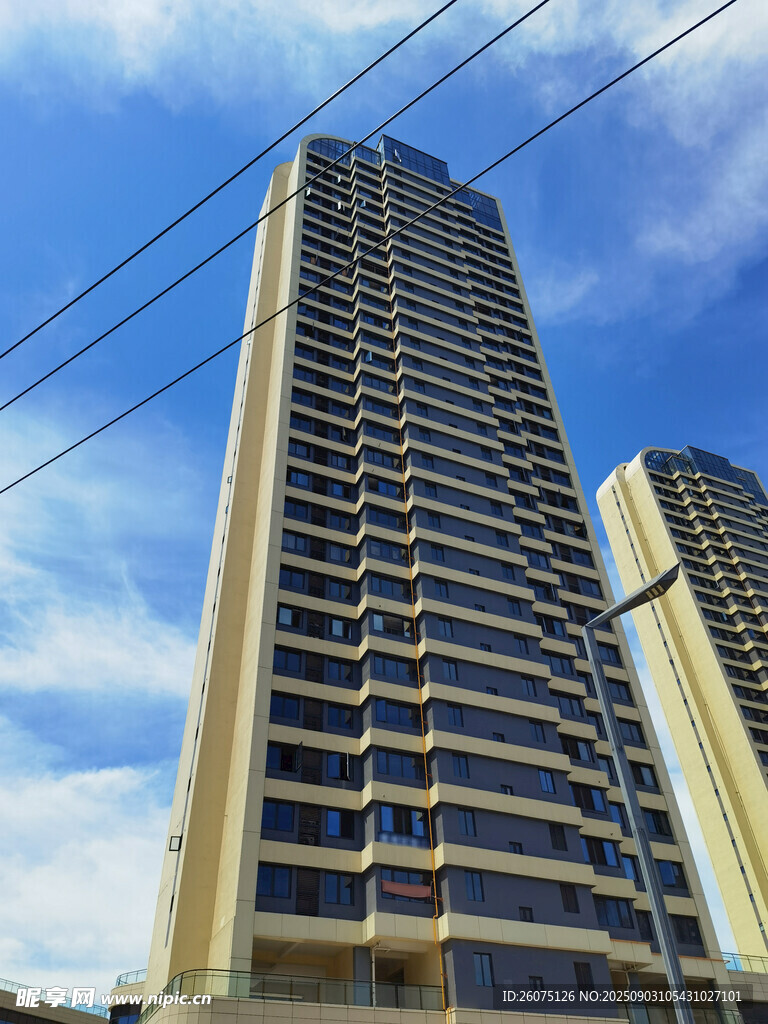 现代高层住宅楼外观