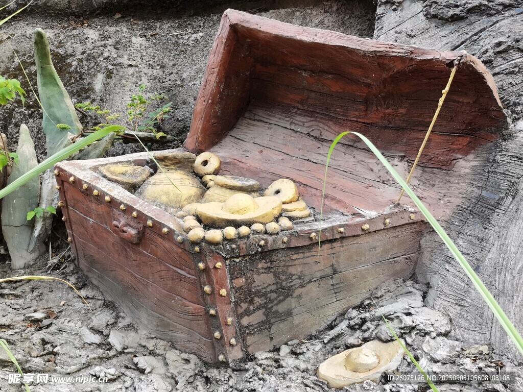 古老宝箱中的神秘金币雕塑