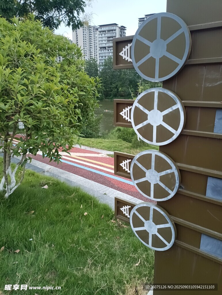户外景观中的特色装饰轮