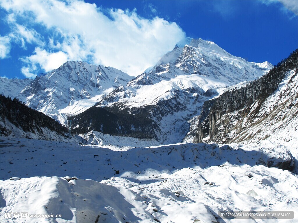 雪山壮丽风光