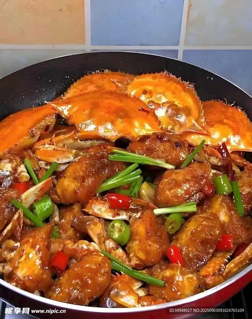 香辣螃蟹烹饪美食画面