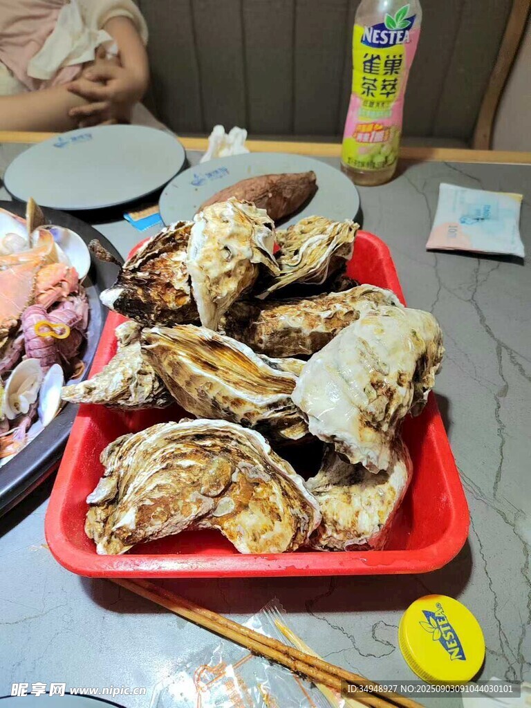 一盘美味的特色菌类美食