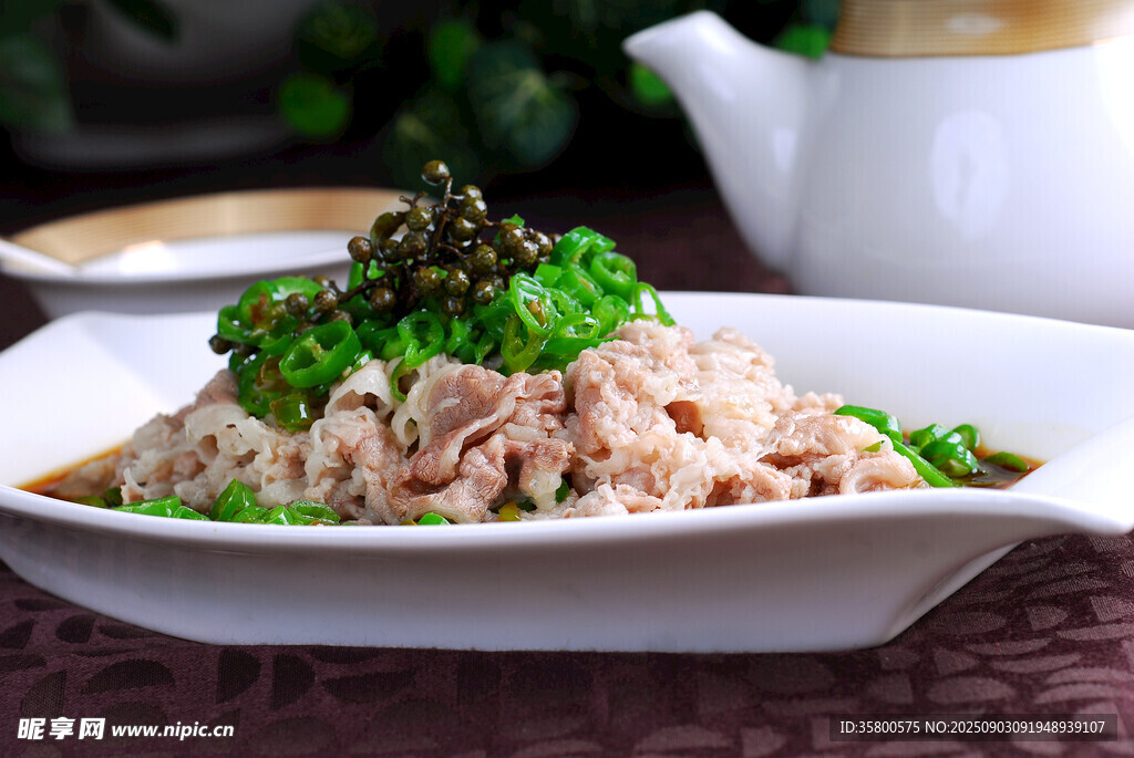鲜香嫩滑的肉末浇汁菜肴