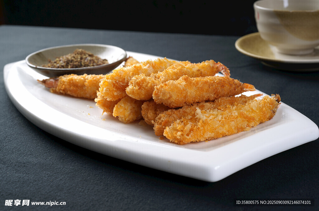 香酥炸鱼块配蘸料