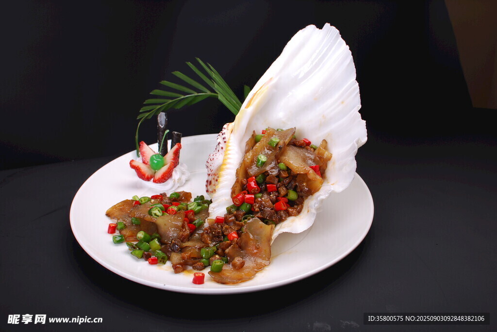 创意摆盘的美味特色菜肴