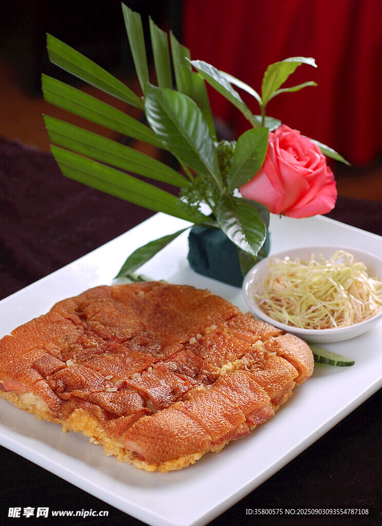 玫瑰相伴的美味特色煎饼
