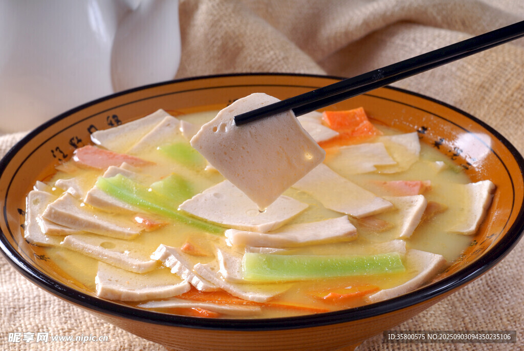 美味什锦豆腐汤