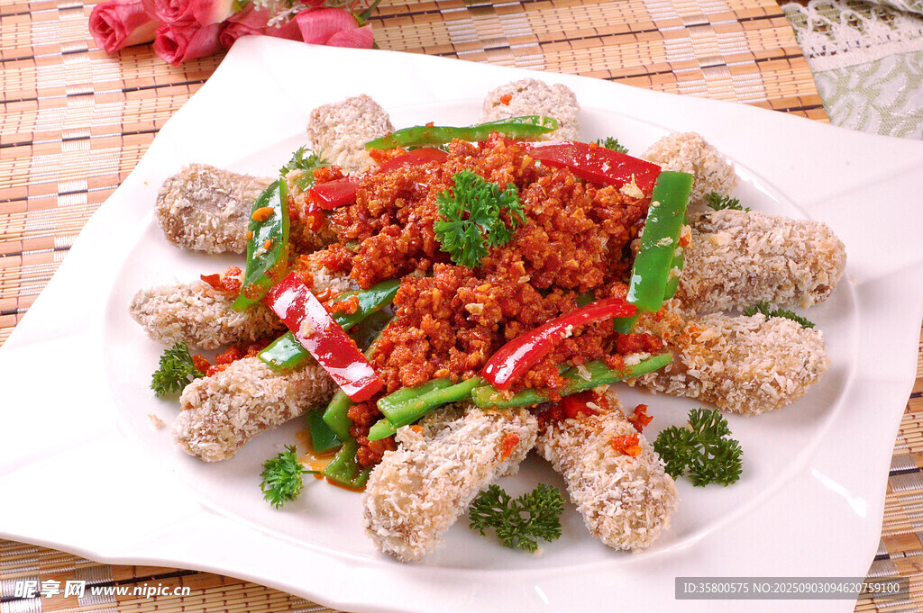 美味肉丸菜肴摆盘精致