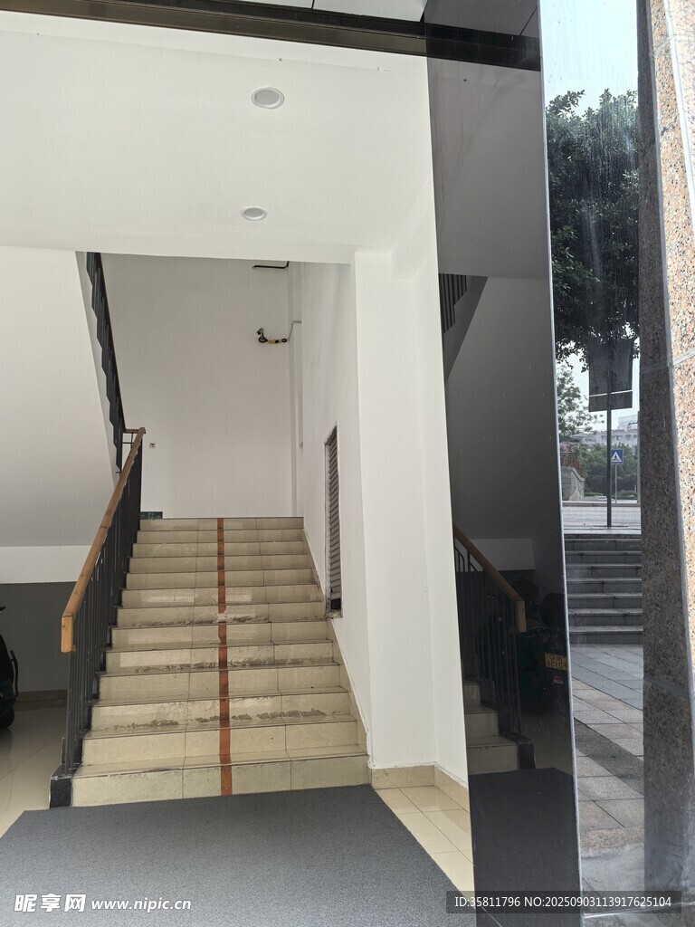 现代简约风格室内楼梯