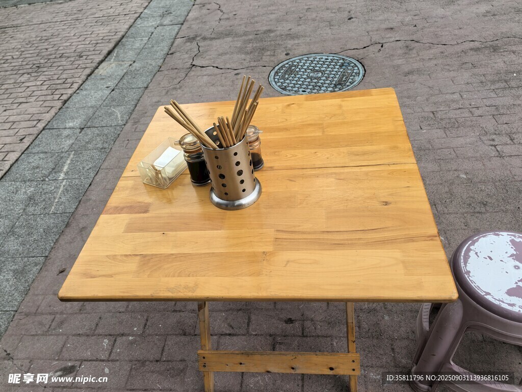 木质小桌餐具