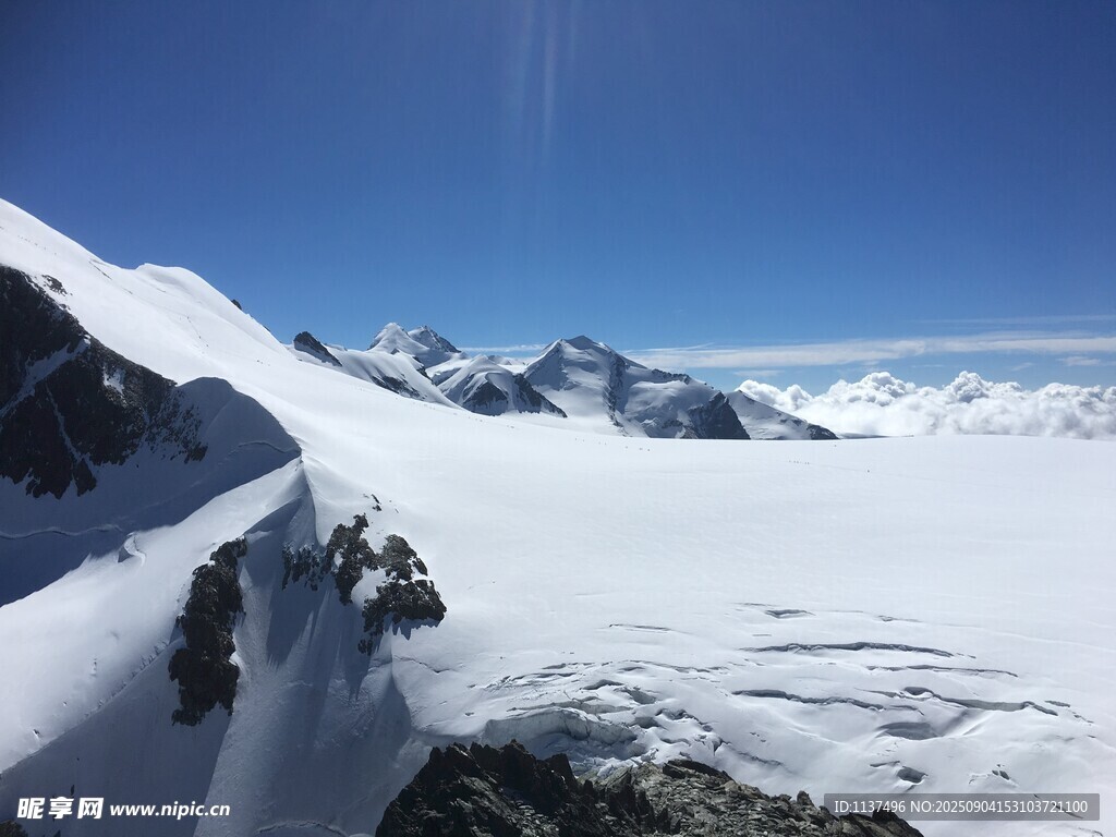 雪山壮丽景观