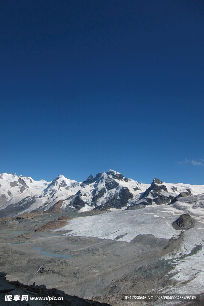 壮丽雪山景观