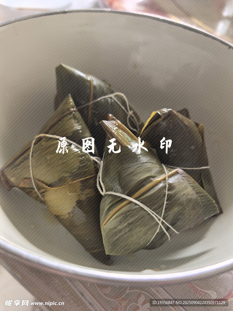 碗中美味粽子待品尝