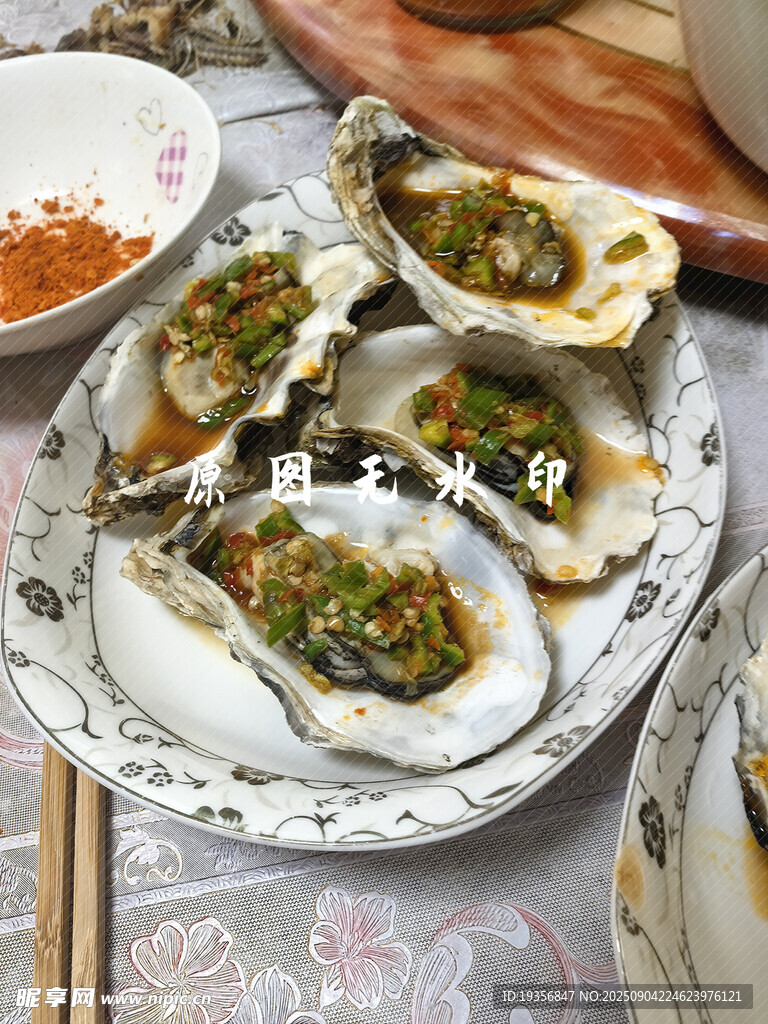 美味蒜蓉生蚝摆盘展示
