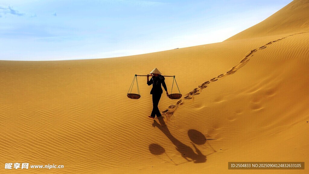  沙漠 行旅人留下长长足迹