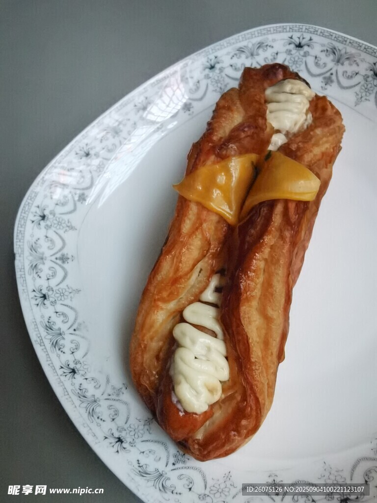黄油火腿夹心长形现烤美食