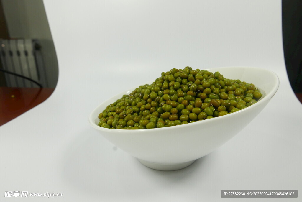 碗中饱满绿豆