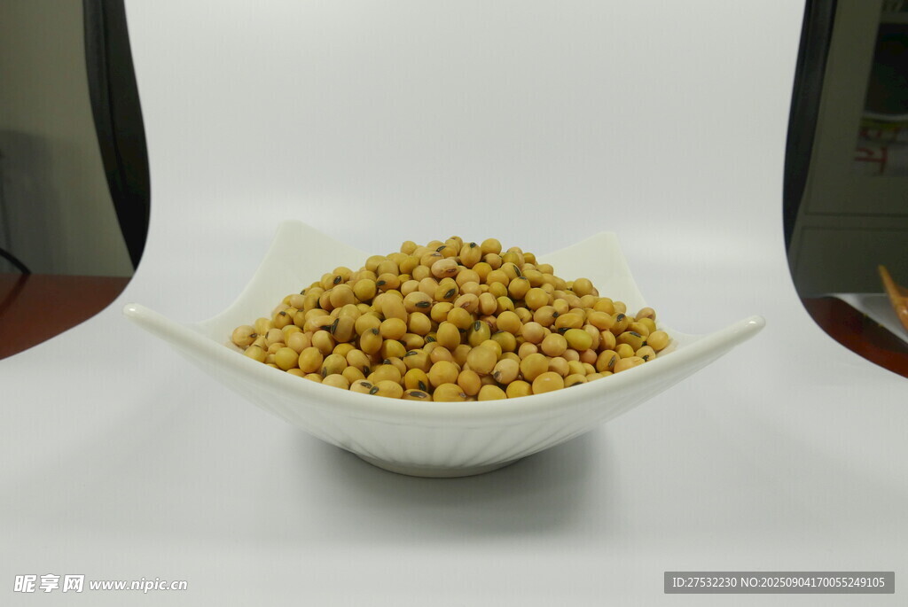 一碗饱满的黄绿豆