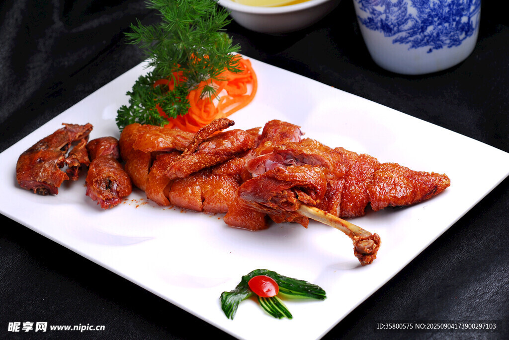 美味烤鸡翅摆盘精致