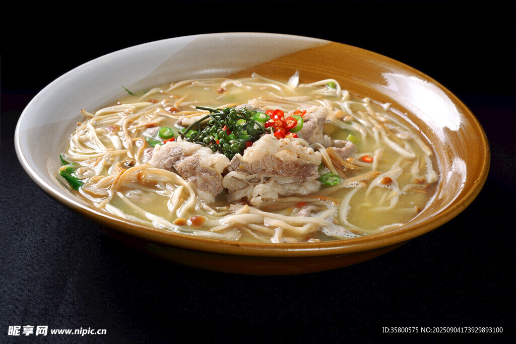 美味鸡肉汤面