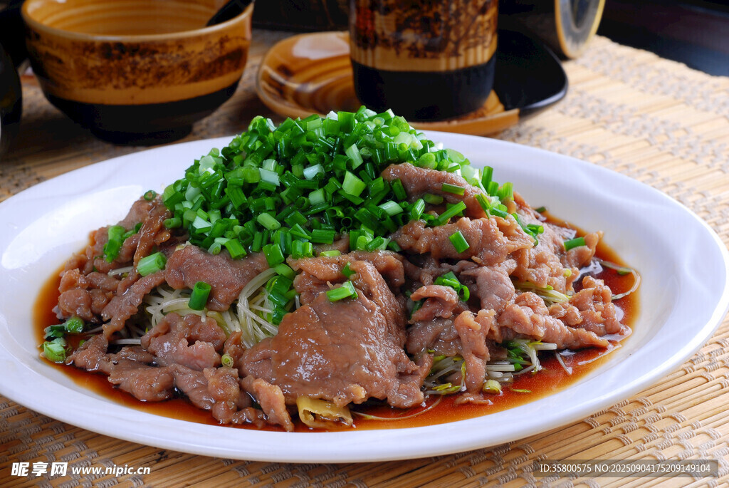 葱香浓郁的美味凉拌牛肉