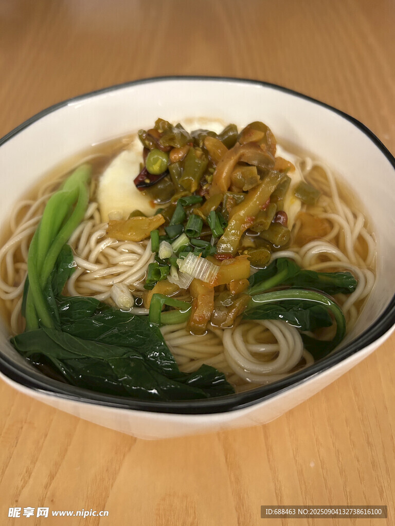 美味青菜肉丝面