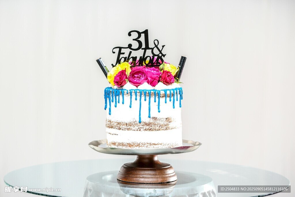 31岁生日蛋糕 多彩装饰