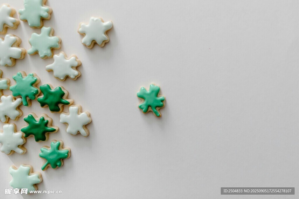 多彩雪花形装饰小物件
