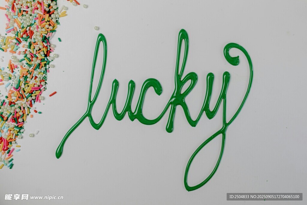 手写幸运英文lucky字样