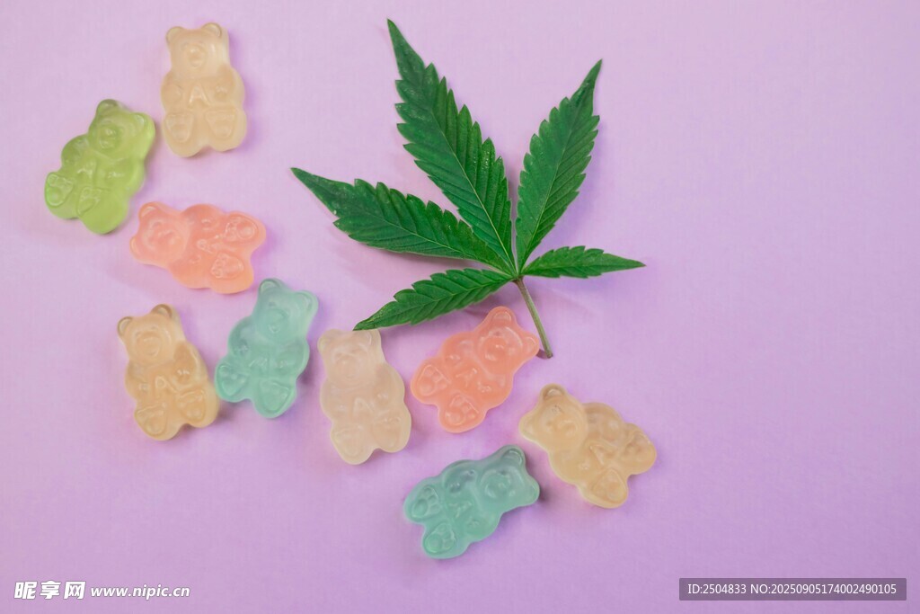 彩色软糖与大麻叶