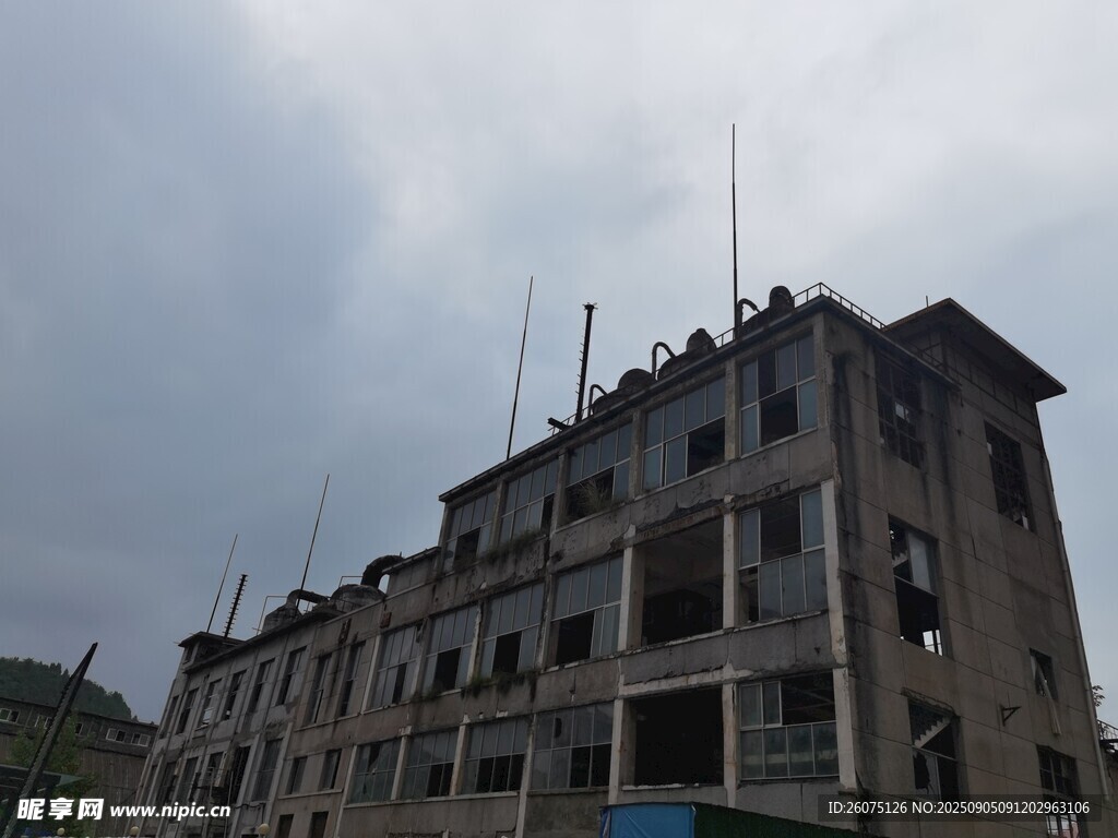 老旧废弃建筑外观