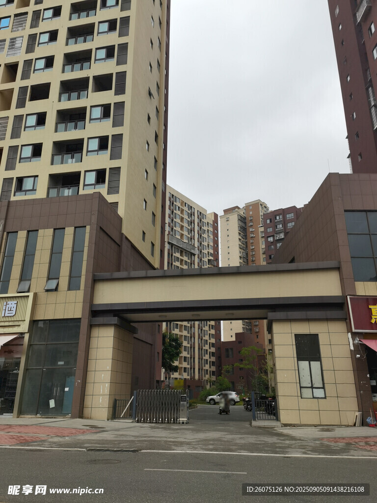 小区入口处的建筑景观