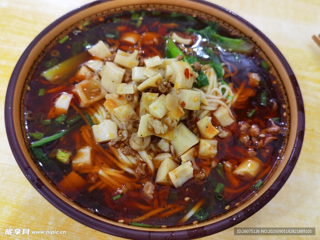 美味麻辣笋子面