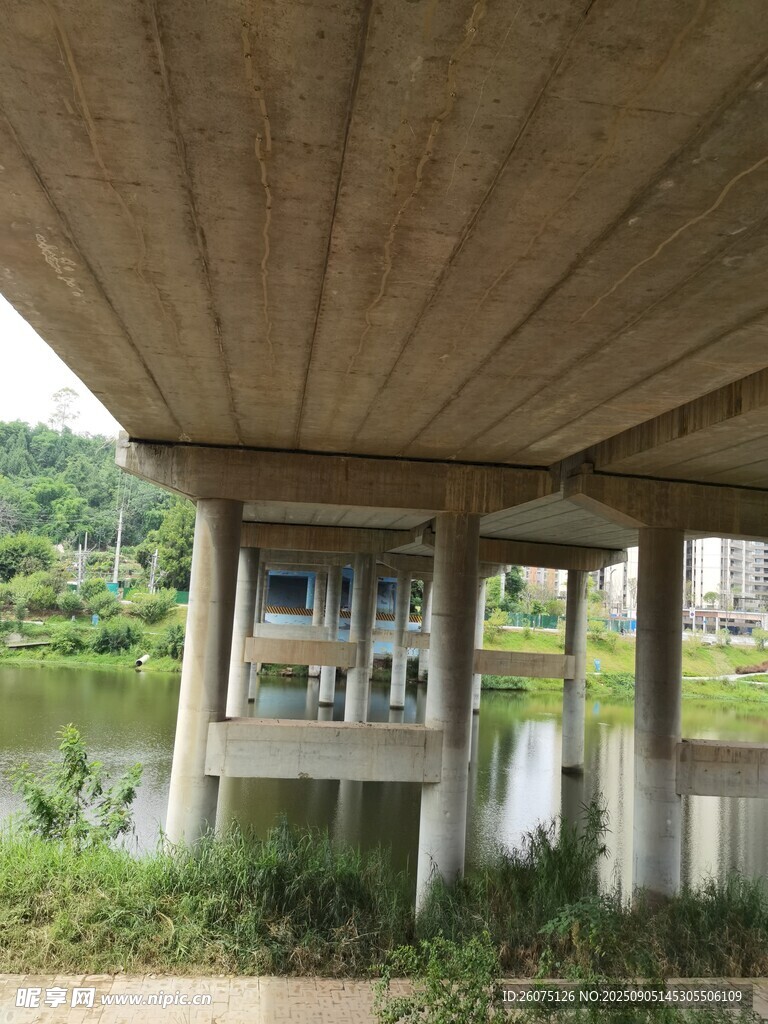 高架桥梁桥下结构风景