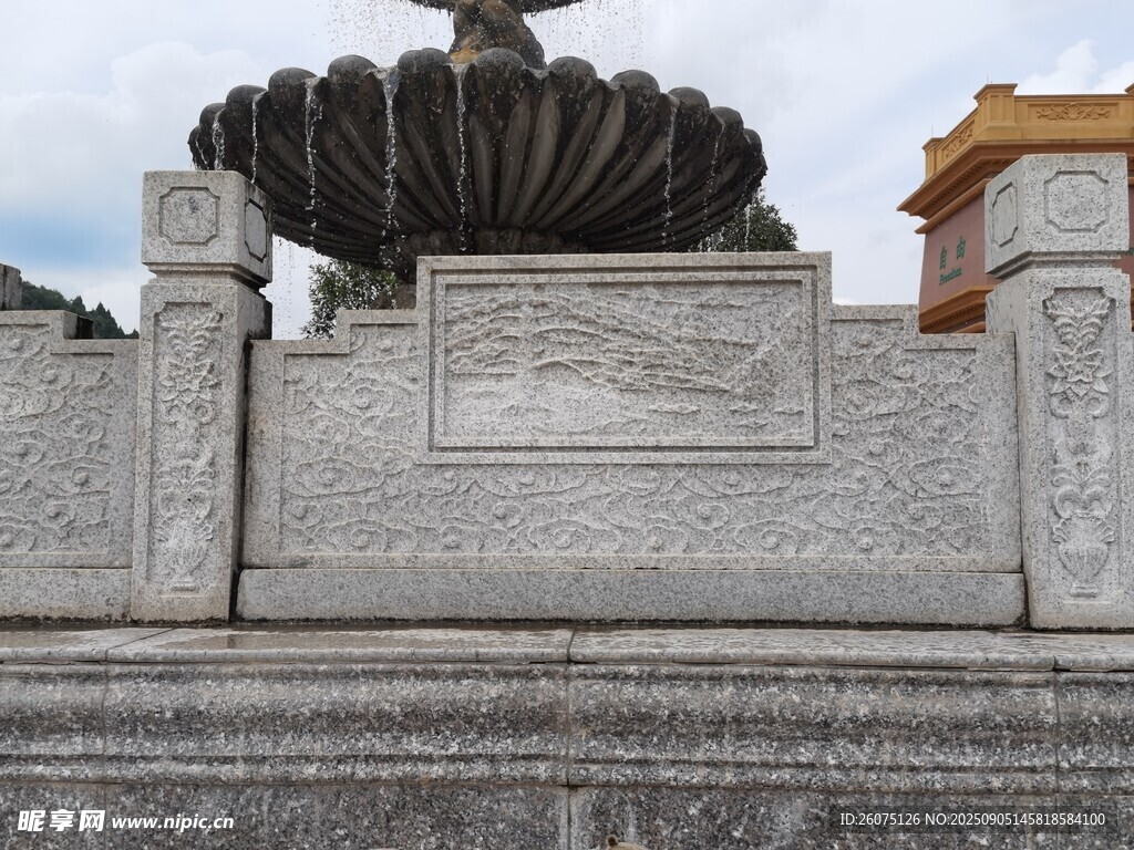 中式石雕栏杆与建筑景观