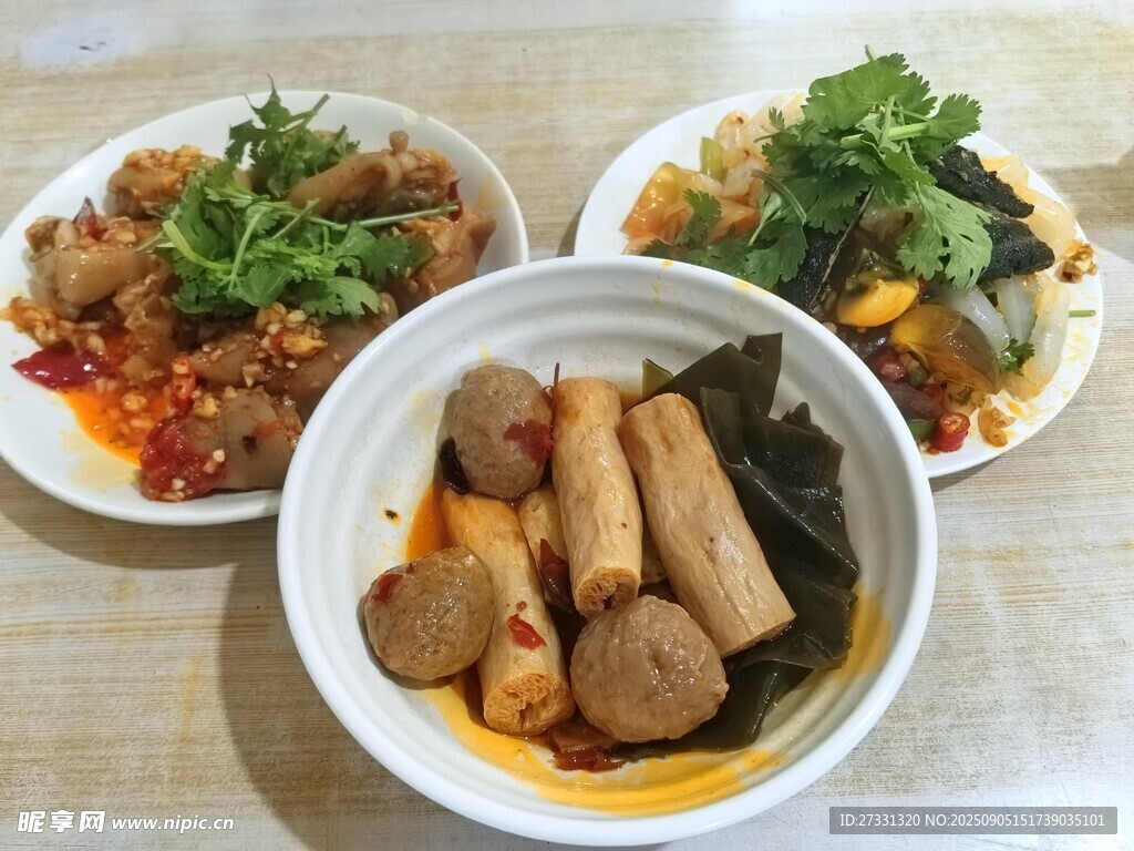 美味多样的特色小吃拼盘