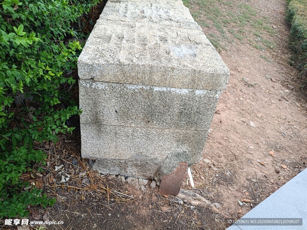 古老石墩
