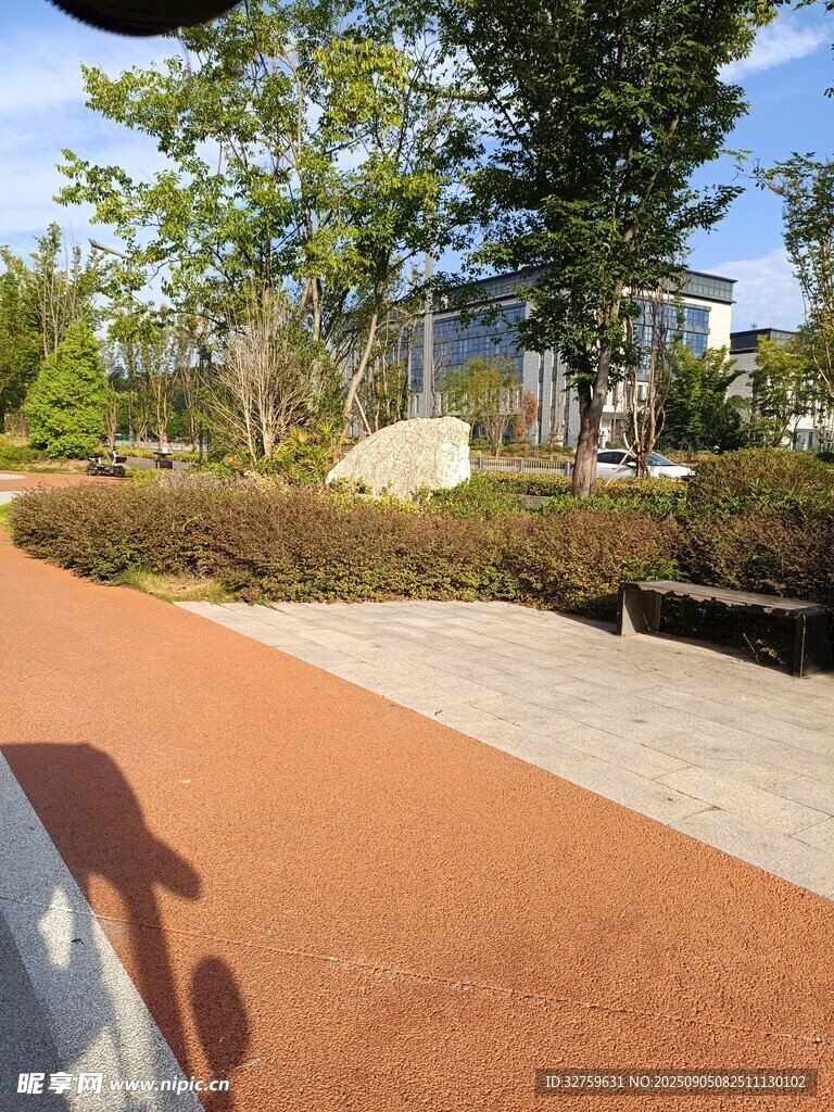 户外彩色步道景观