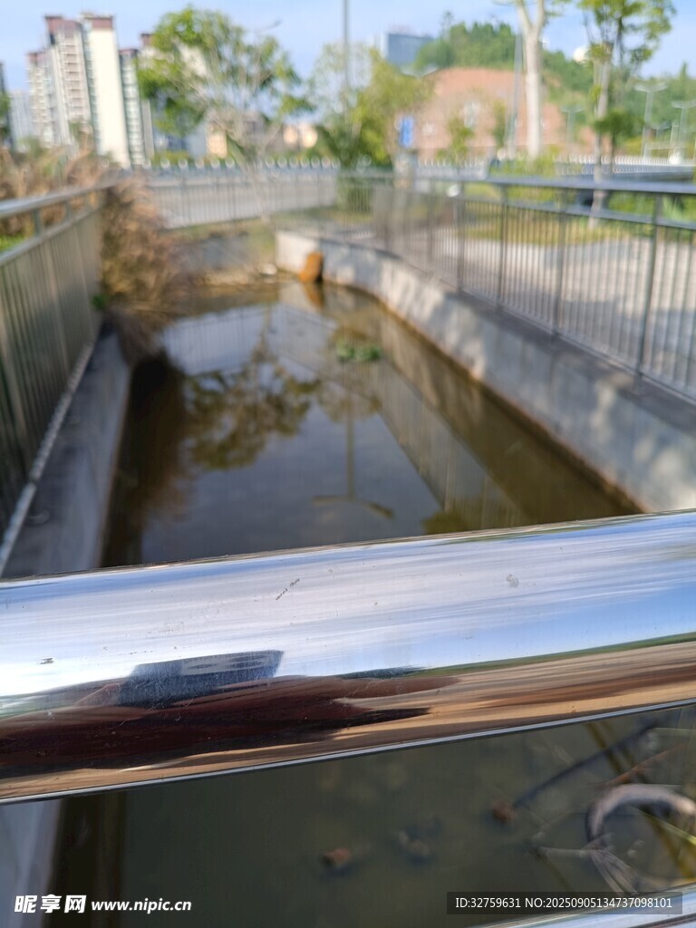 城市中狭长水道景观