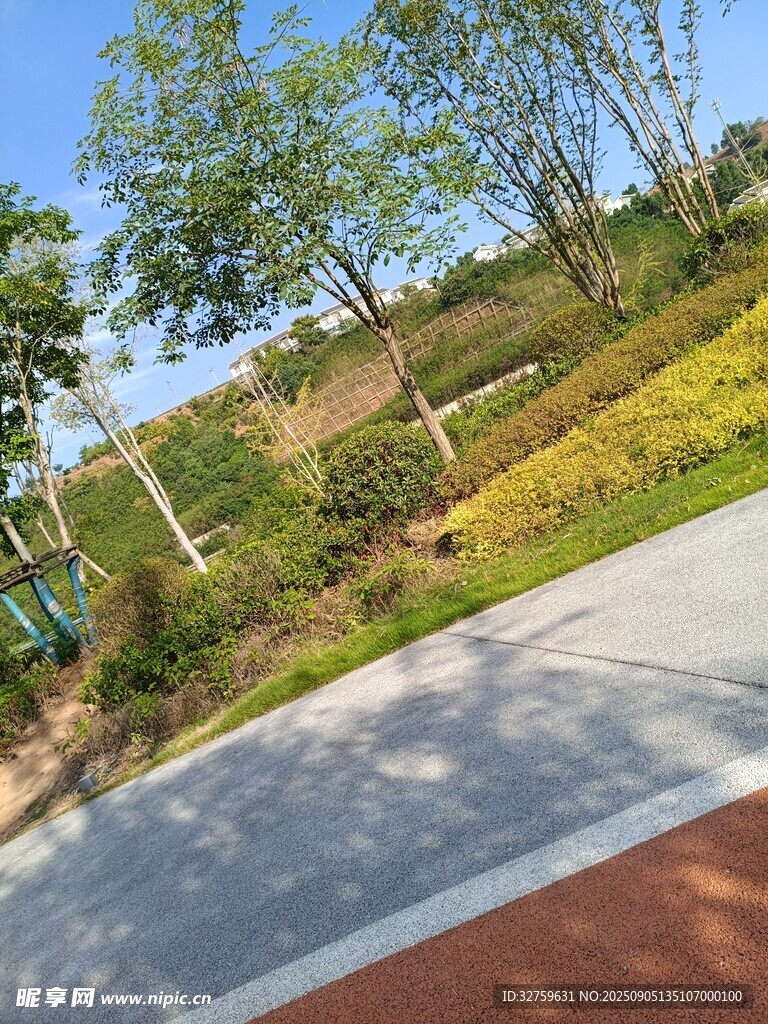 城市中的多彩休闲步道
