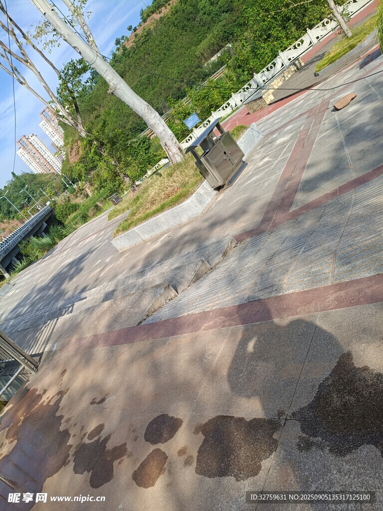 户外地面及周边景象