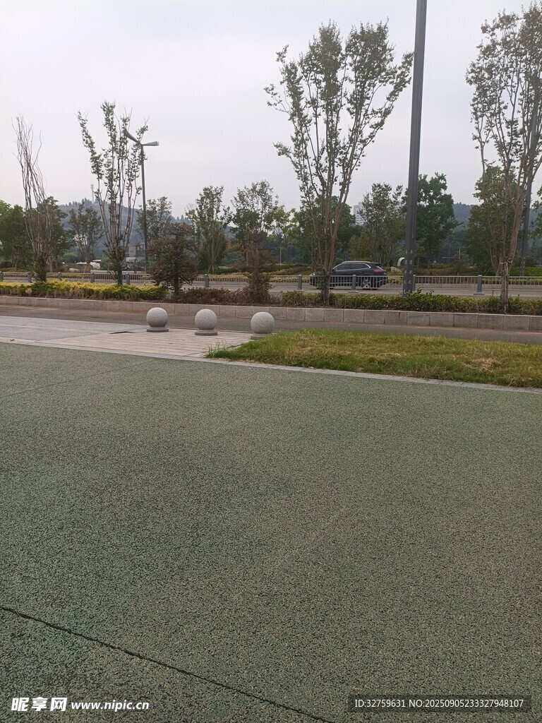户外空旷道路及周边景致
