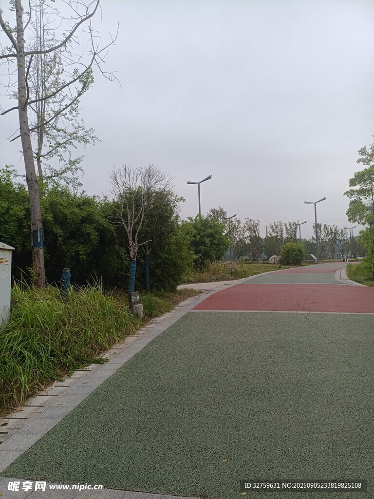 户外彩色步道景观