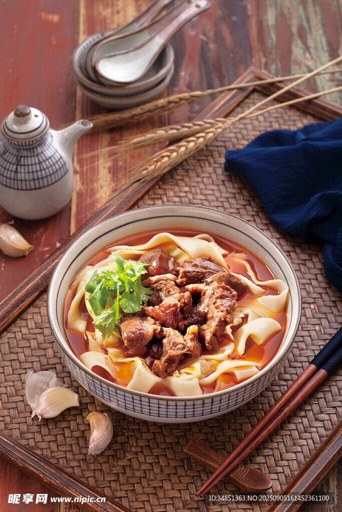 美味牛肉刀削面