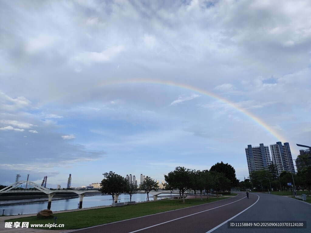 雨后彩虹