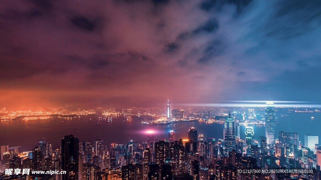城市璀璨夜景俯瞰图