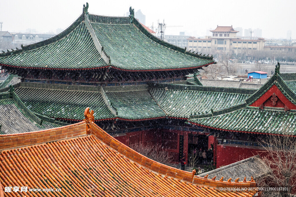 摄图雪中包公祠